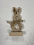 Birkenholz-Hase auf Fuß