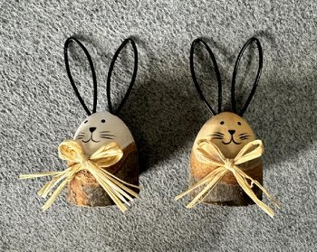 wood trunk rabbit