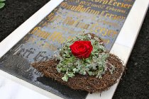dark grass heart planter